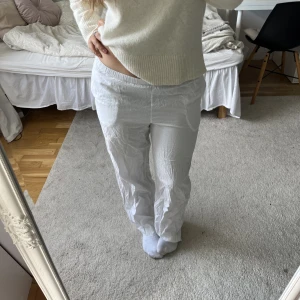 Linne/pyjamasbyxor  - Blandning mellan linne och pjamasbyxor från zara. Används inte längre 