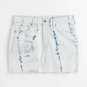 Jenas kjol - Säljer en jenas kjol ifrån hm i storlek S, skriv för fler bilder