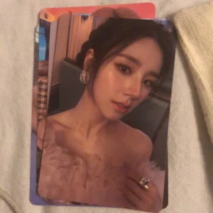 Heejin loona photocard - Den är helt ny från Filip that albumet , tradear för något annat photocard också ofc