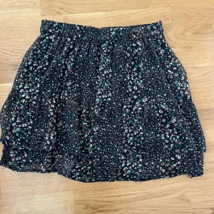 Volangkjol - Super gullig kjol med fint mönster 💓