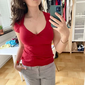 Topp - FINNS KVAR! Oseriös köpare som ej fullföljde budgivningen, Assöt röd topp från Next i uk 8 (sitter som S!⭐️❤️