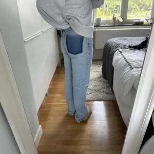 Coola jeans - Supercoola jeans med en ficka. Gör en basic outfit mer unik😆passar 36/S
