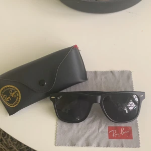 Ray ban - Fina ray bans som bara är använda fåtal gånger inga repor eller skador på dom