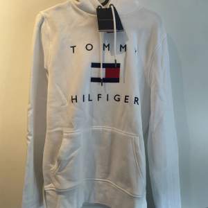 Säljer min helt oanvända Tommy Hilfiger tröja. Säljer för den är för liten.