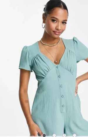 Byxdress strl 32 - Fin byxdress Storlek 32 Inköpt på Asos.com, använd en gång