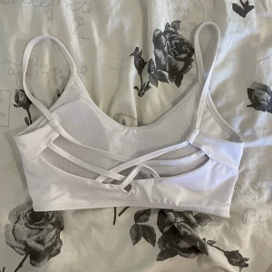 sport topp - säljer mina fina sporttopp i storlek s