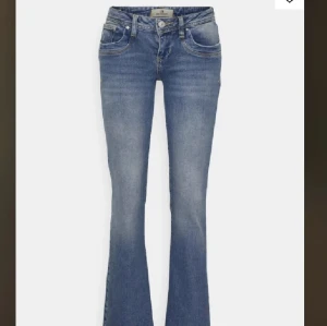 Valerie jeans LTB low waist - Intressekoll på ett par helt nya ltb jeans med lapparna kvar, köpta på about you för 800kr. Säljer då jag beställde flera olika, säljer vid bra bud men fritt fram att diskutera pris! Strl 24”32🙌🏻
