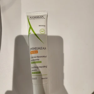 A-derma soothing repairing cream anti marks - A-derma soothing repairing cream anti marks. Endast testad.