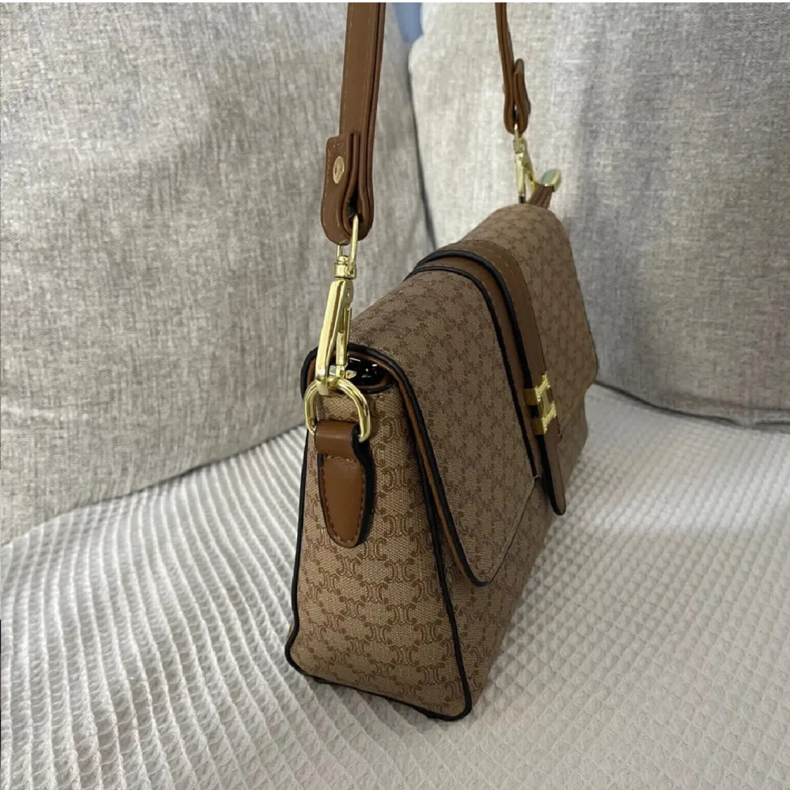 Beigebrun axelväska  - 90