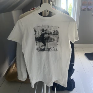 T-shirt med tryck  - Nyskick!!