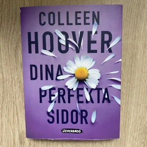 Colleen Hoover- Dina perfekta sidor - En superbra och läsvärd bok av Colleen Hoover💗läst en gång utomlands vilket gör att skicket är aningen sämre.. (inga defekter som påverkar läsningen)💗💗