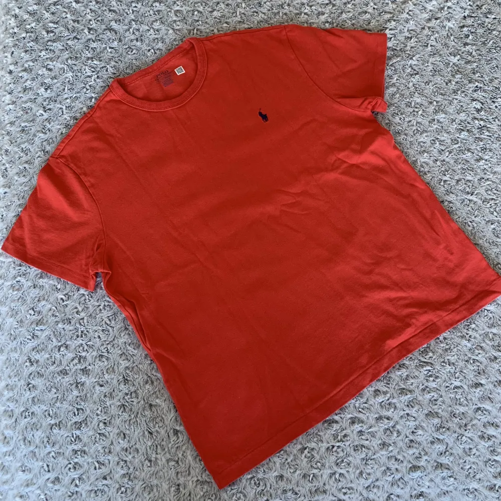 Classic Ralph Lauren red T-shirt, male size L, excellent condition, 100% cotton. T-shirts.