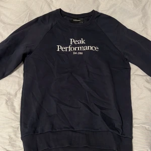 Peak performance sweatshirt  - Peak sweatshirt strl m i bra skick 