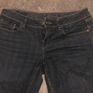Lågmidjade jeans  - lågmidjade jeans från esprit.