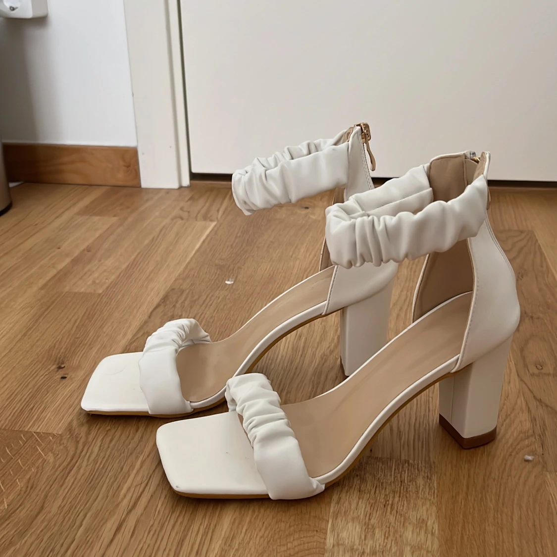 Vita klackskor från shein 