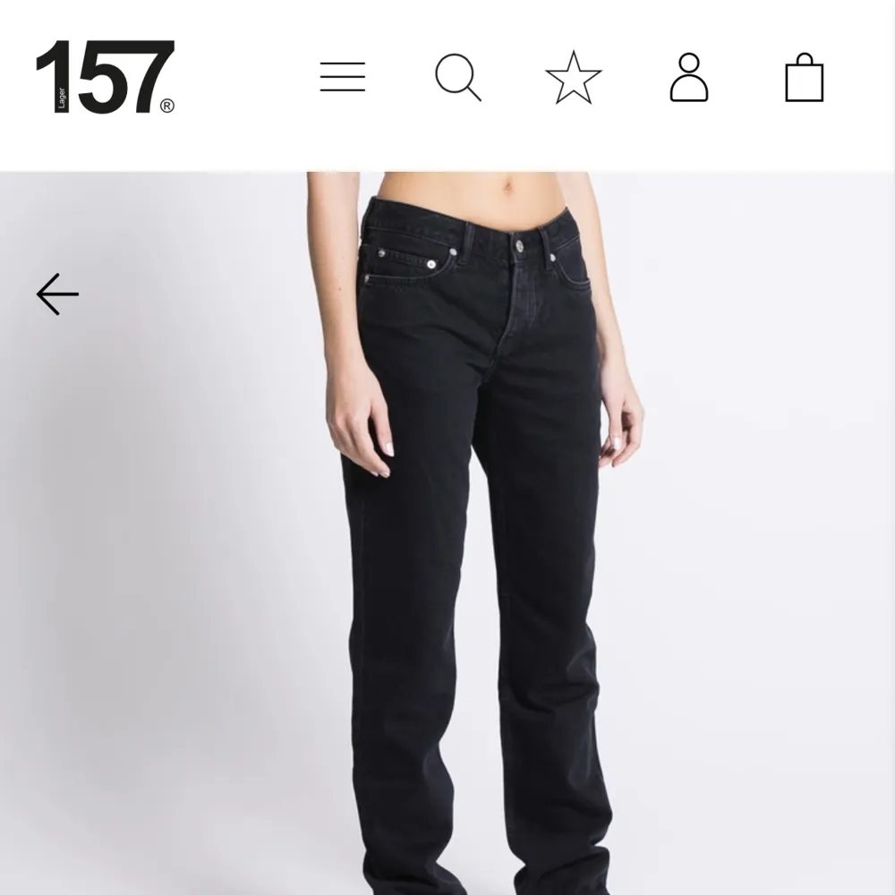 Säljer dessa super snygga jeans från lager 157 i nyskick. Tyvärr förstora för mig därav knappt använda.. Jeans & Byxor.