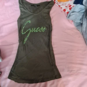 Guess linne - Guess linne i godskick. 