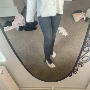 Jeans  - Säljer dessa jeans från hm endast testade🤍