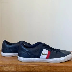 Lacoste skor - Mörkblå Lacoste skor i super skick