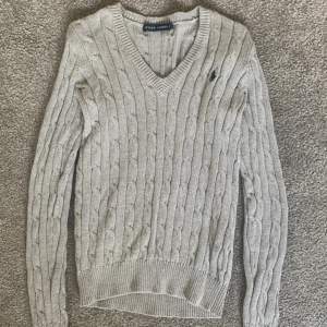 Sjukt snygg stickad tröja från Ralph Lauren!! Nypris ligger runt 1700, kontakta för fler frågor 💗