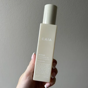 Caia cleanser - Säljer denna cleanser från caia då den inte kommer till användning🧴Endast 1/5 av flaskan är använd så det är mycket kvar!! Nypris 195 💕