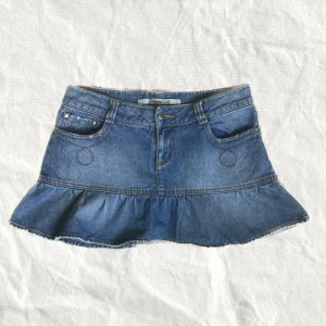 Miniskirt - Vintage Miniskirt från Only i storlek 38!💙INGA BILDER PÅ!! (Den är för liten) Använd gärna på ”köp nu”