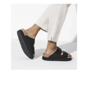 Birkenstock Arizona platform - Storlek 37, normal passform. Finns inga skador. Platform, veganska. 