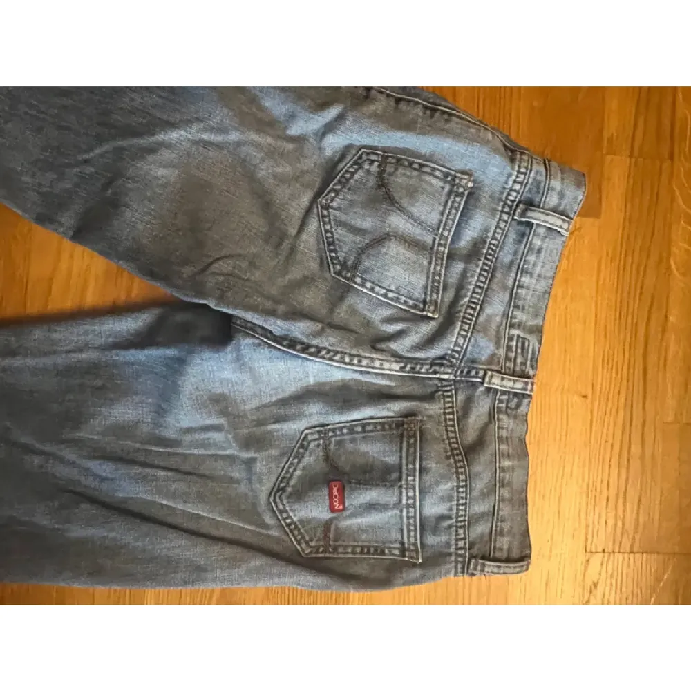 Jättefina ljusblåa lågmidjade bootcut jeans W25 L32 ❤️ De passar inte så har inga bilder med jeansen på! . Jeans & Byxor.