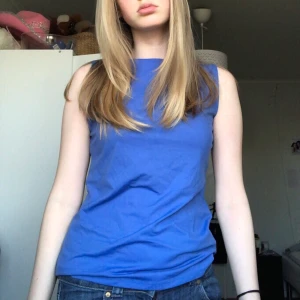 Zara linne - Säljer mitt zara linne. Storlek L och är därför stor på mig. Jag har det bakochfram på bilden.💙