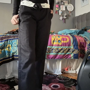 Dickies byxor 874 - Byxor som är endast använda två gånger, säljer de då dem inte kommit till användning. 