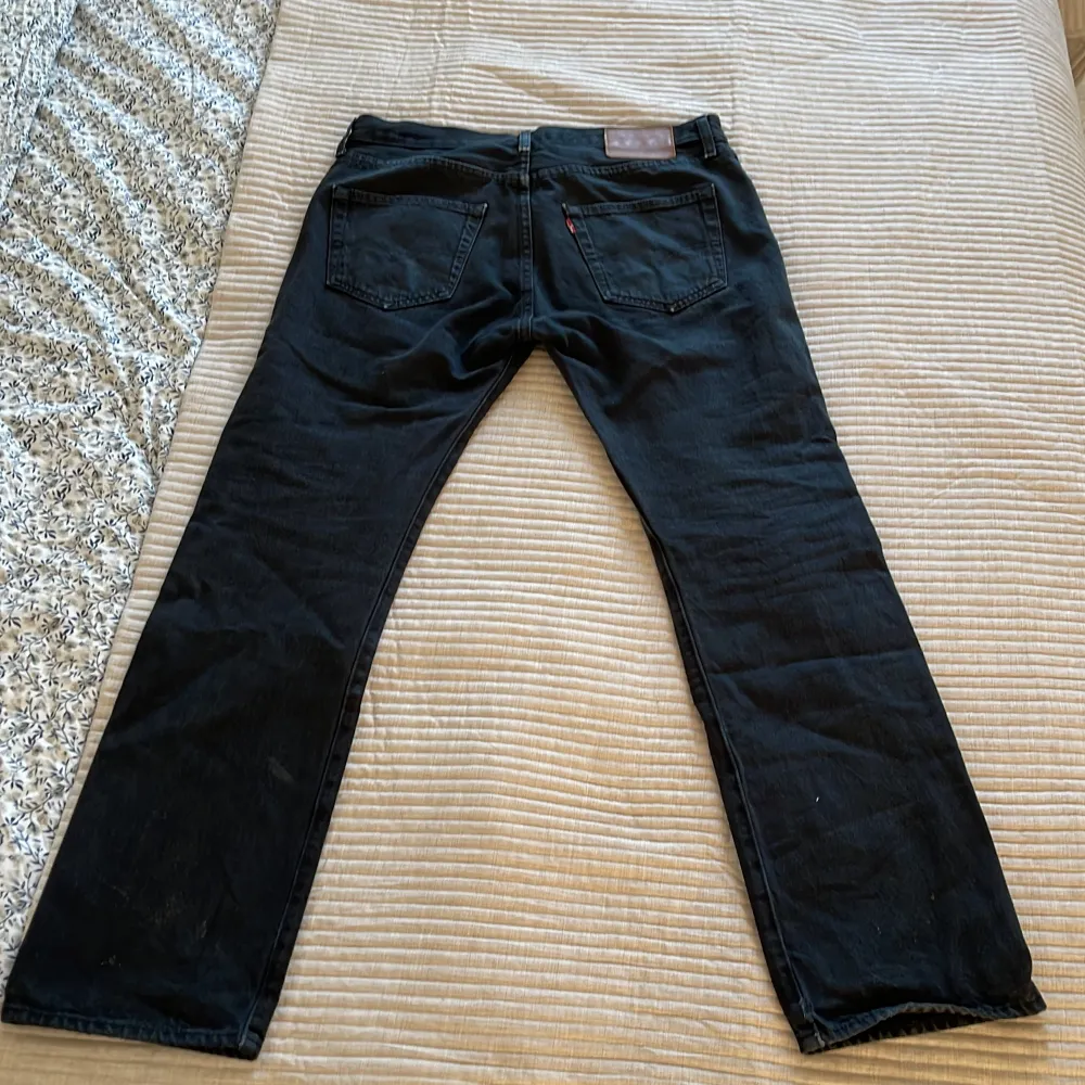 Svarta Levis jeans i bra skick. Jeans & Byxor.