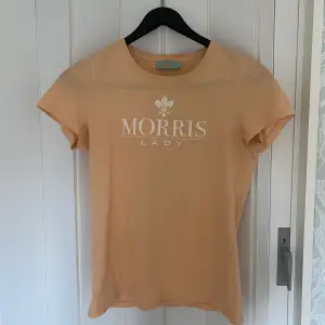 Fin Morris t-shirt som tyvärr inte kommer till användning, använd max 2 gånger. Hör av er vid frågor🥰