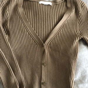 beige brun topp - passar storlek s- xs inga defekter 🤍 sällan använd 