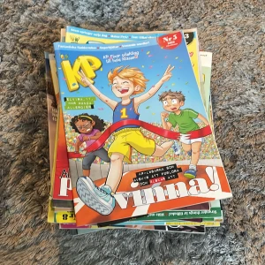 KP tidningar  - Säljer 22 Kp tidningar för 100kr, finns massor av olika. 3 st för 40kr 5 för 60kr och 1 för 20kr❤️ köparen står för frakten📦❤️