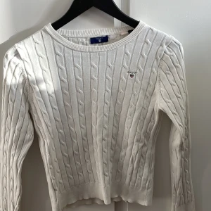 Gant tröja för barn - Bra skick! Den är i barnstolek men passar mig som är en storlek xs/s och 167cm lång