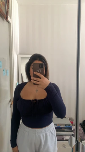 Långärmad tröja - Långärmad tröja använd några gånger  Som ny 