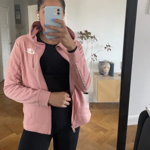 Hoddie-Nike - Jättefin Nike-Hoodie med dragkedja. Aldrig använd.
