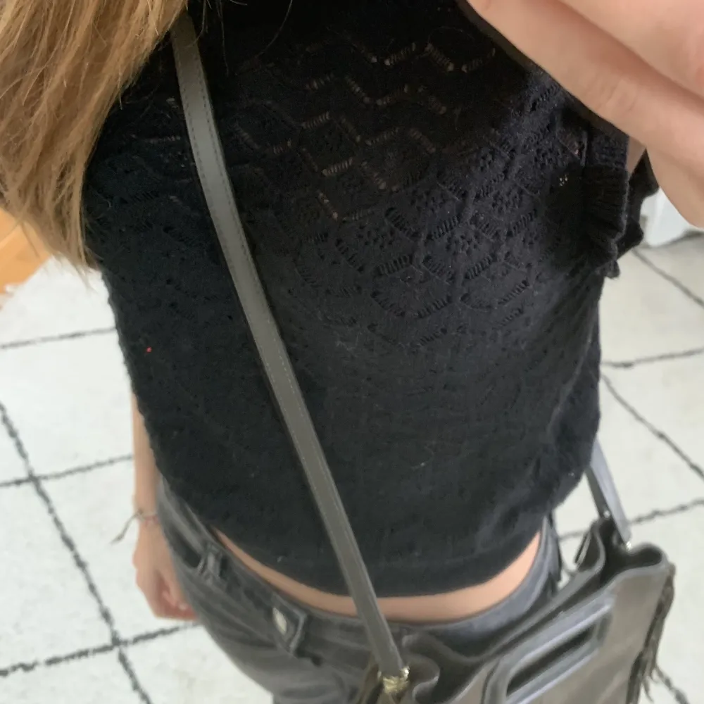 Jätte söt tröja från bikbok💗 endast använd två gånger. Frakten är 12kr. Puserot.