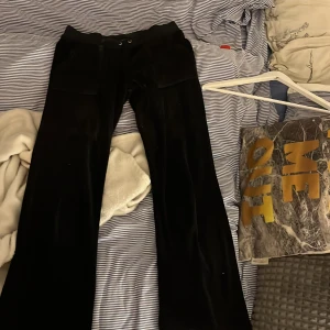 Juicy - säljer mina juicy byxor då de inte kommer till användning längre. skriv privat för fler bilder och mer information!💞