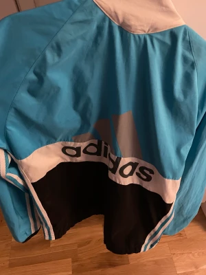 Vintage Adidas jacka - Gott skick
