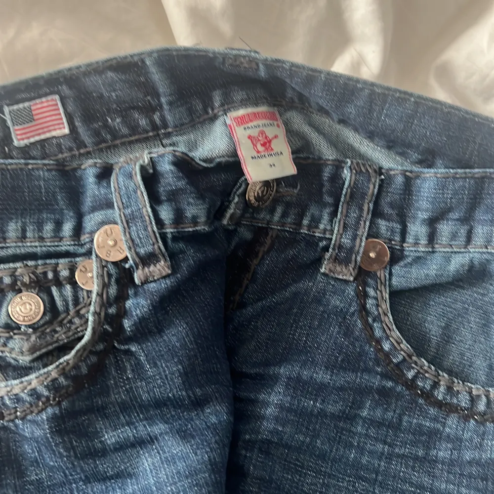 säljer nu dessa as rare trueysen för bra pris, byxorna är i näst intill nyskick och as feta!🙏. Jeans & Byxor.