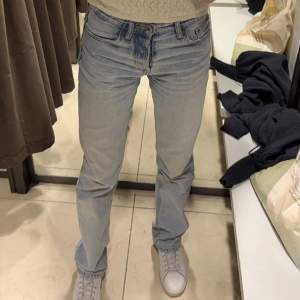 Så fina jeans i modellen straight mid Rise full length💕 