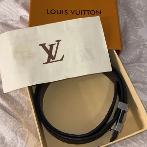 Lv bälte - Säljer lv bälte eftersom har tröttnat på den, kom med bud eller byten. Lite repor på lv märket annars nyskick. Skick 9/10