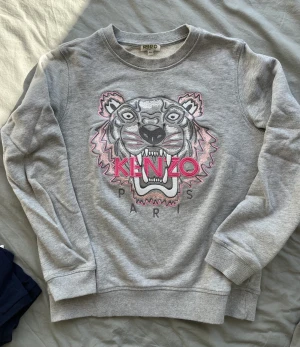 Kenzo tröja - Äkta Kenzo tröja, storlek 14 år, skulle säga XS. Knappt använd.
