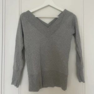 Grå tröja - Grå tröja från Ginatricot i storlek xs