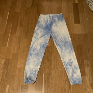 Byxor  - Dom är stretcha i midjan. Aldrig använt 