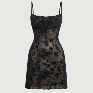 Klänning från shein - Aldrig använd! :)  Kan fraktas/ mötas upp i Uppsala eller Sthlm.