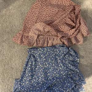 Superfina kjolar i bra skick säljer båda två för 99 kr, rekommenderar för någon i storlek xs 😍