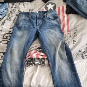 Jeans till salu