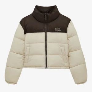 Jacka Pull&Bear⚡️🤍 - Populär jacka från Pull&Bear🤍 Nyskick. Unisex.